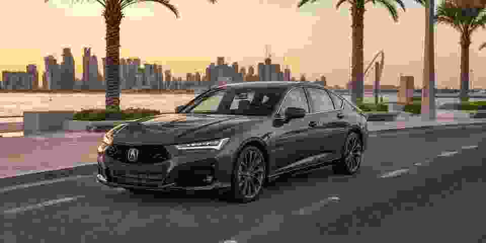 أكيورا TLX
