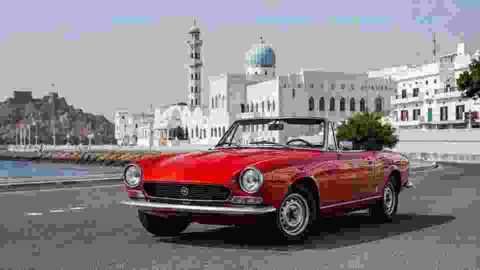 فيات 124 سبايدر — تصور توضيحي أصلي