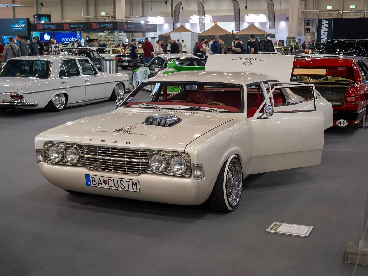 فورد Cortina