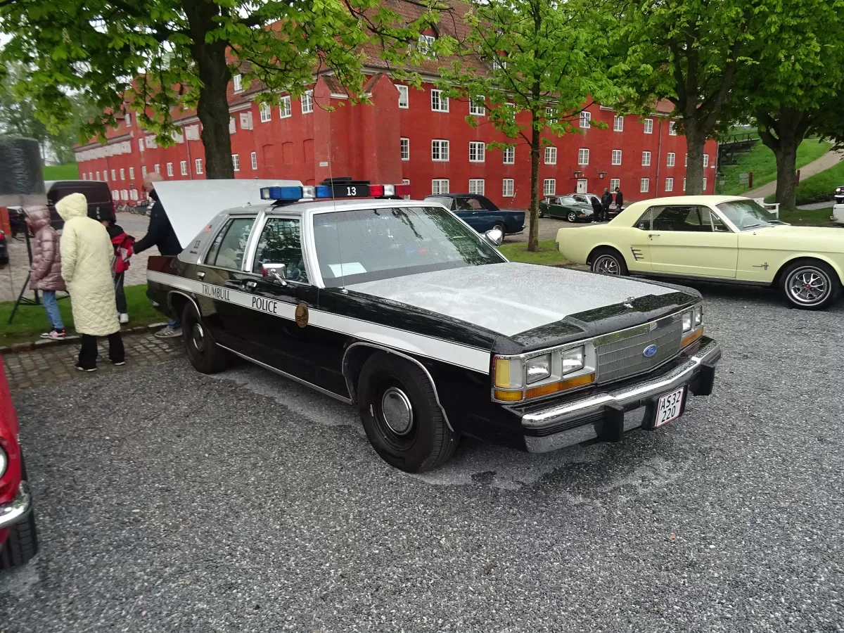 فورد Crown Victoria