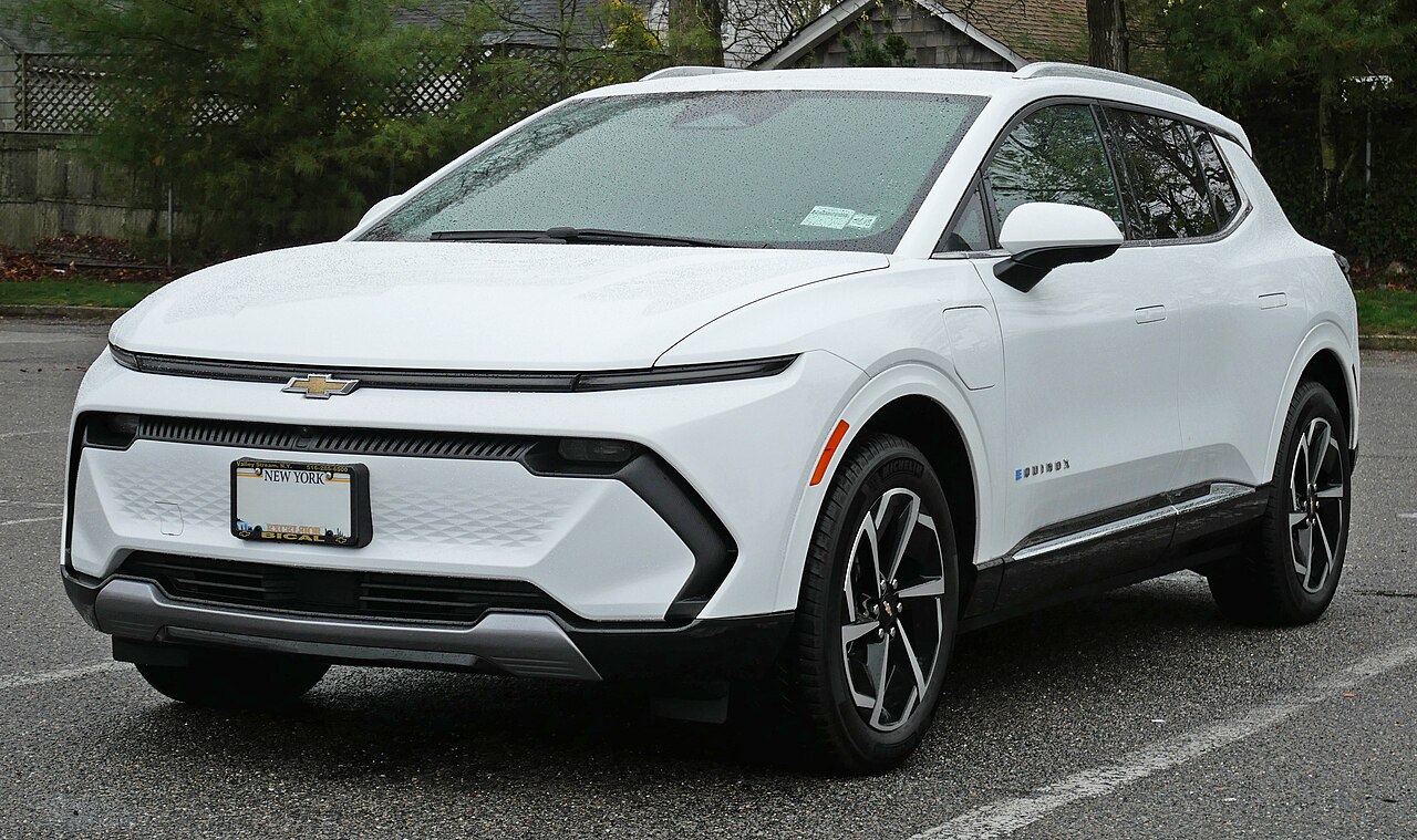شفروليه إكوينوكس EV2025 مصورة في الولايات المتحدة؛ مثال للهيئة لا لتفاصيل RS الإماراتية