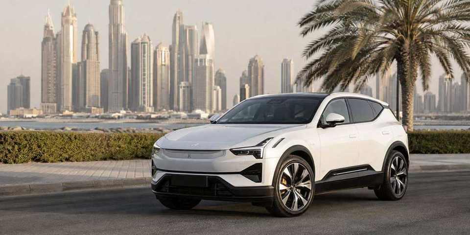 رسم تحريري أصلي مولد بالذكاء الاصطناعي لبولستار 3؛ تمثيلي لشكل العائلة الذي كشف في 2022، وليس صورة وثائقية من سنة2021.